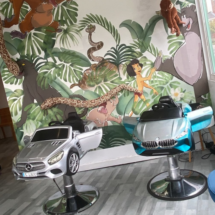 picture of child having hair cut