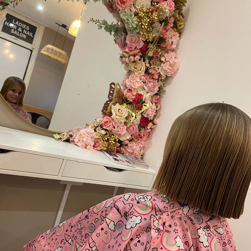 picture of child having hair cut