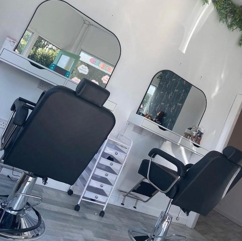 picture of child having hair cut